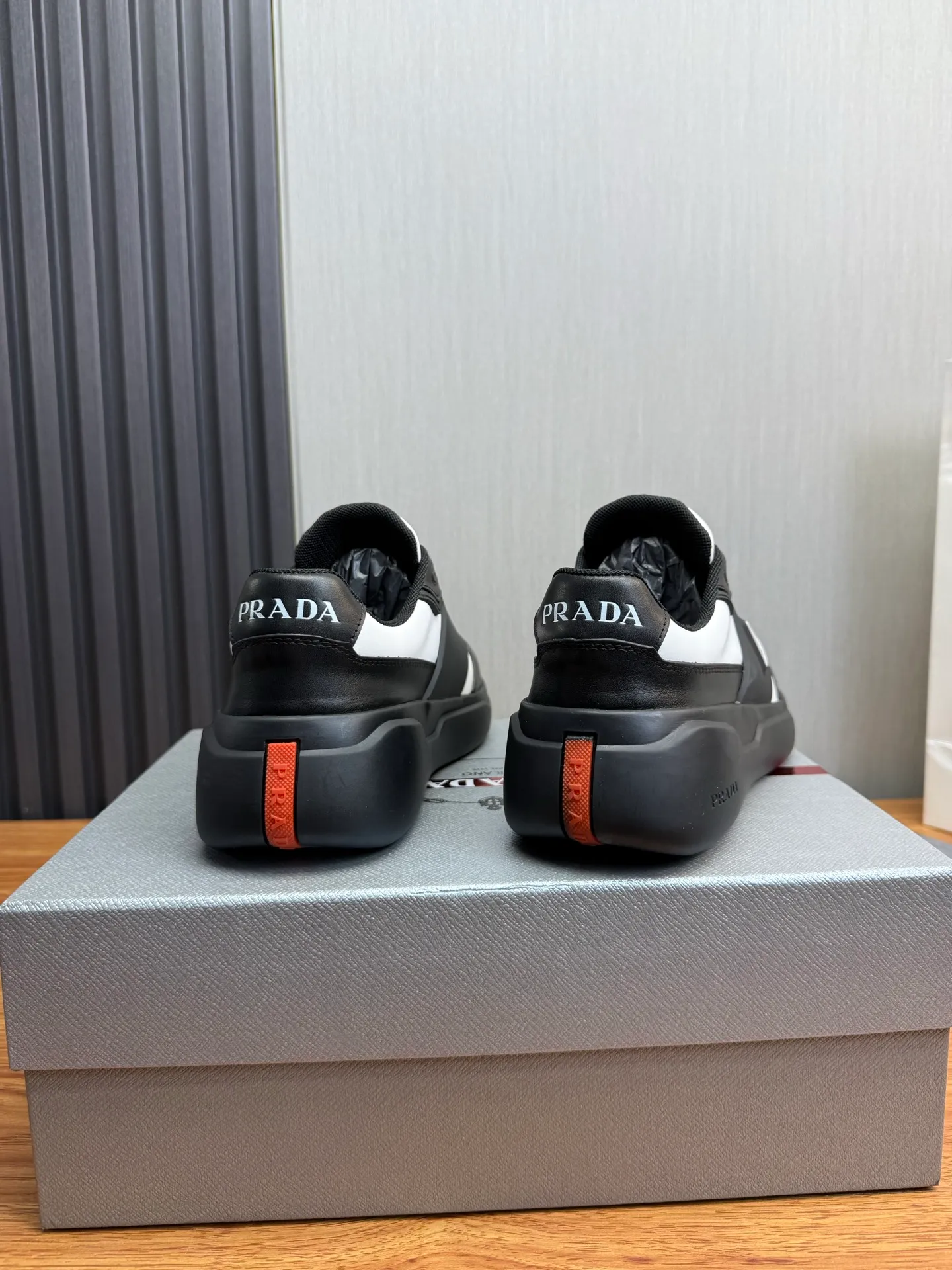 Factory price 600💰 [PRADA] Popular items in men's shoe counters, synchronized with the official website, 1 high-quality shipment ✔️Original cowhide + cowhide lining, 1🆚1 replica, original sole, 38-45 (45 customized, non-refundable)